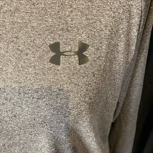 Under Armour Heatgear loose fit top, long sleeve size XL Grey,